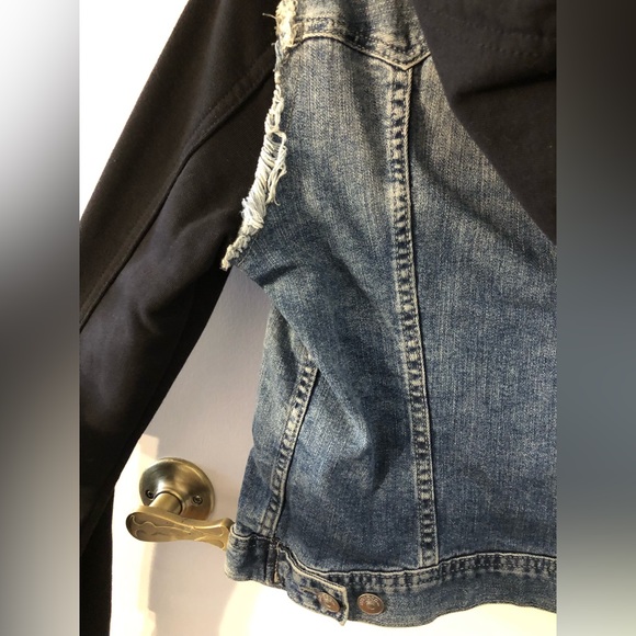 Cropped distressed denim jacket with black hoodie - Picture 6 of 6